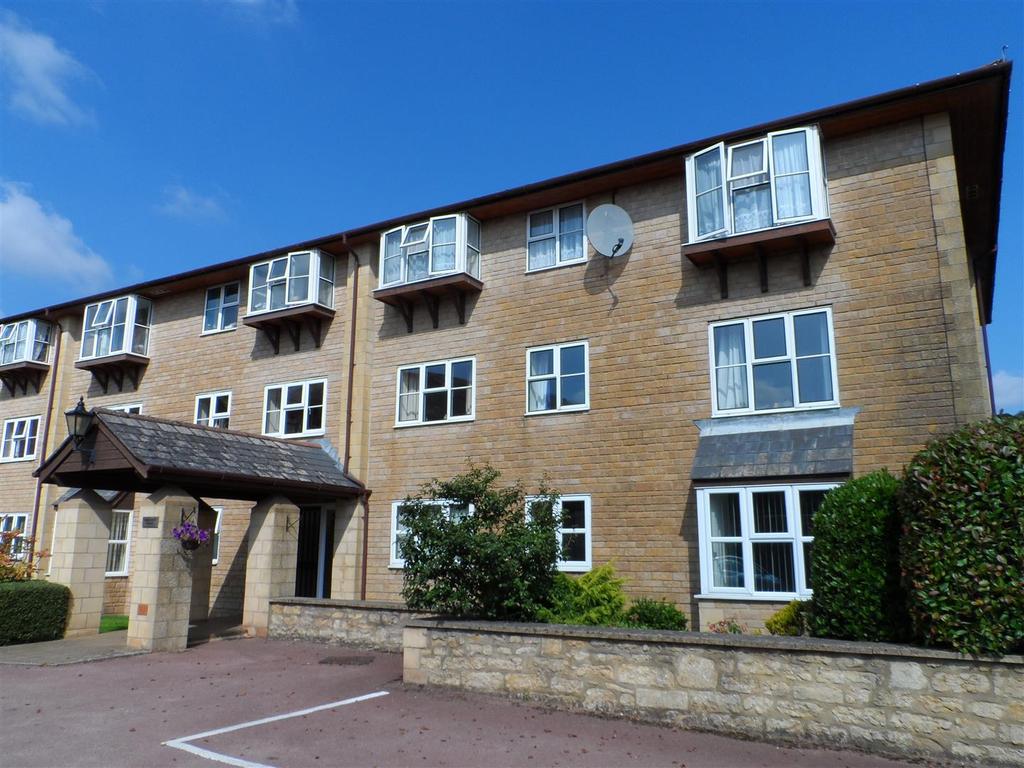 Market Street, Crewkerne 2 bed apartment £625 pcm (£144 pw)