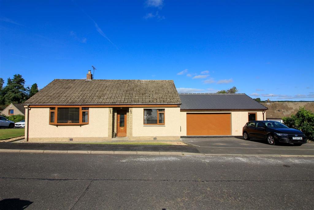 Marmion Road, Hawick 3 bed detached bungalow £250,000