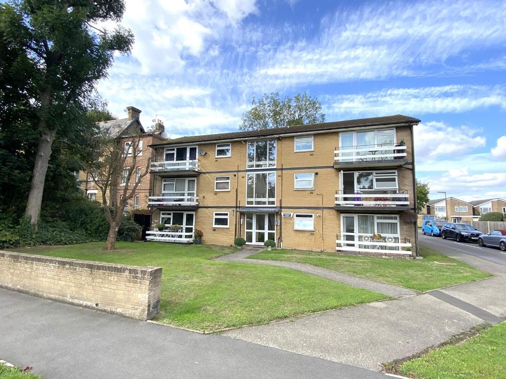 Badgers Court, The Avenue, Worcester... 2 bed flat £1,600 pcm (£369 pw)