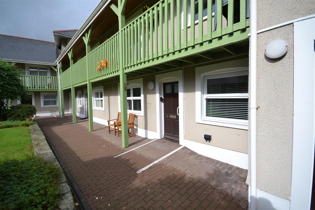 Spring Gardens, Narberth 2 bed apartment £120,000
