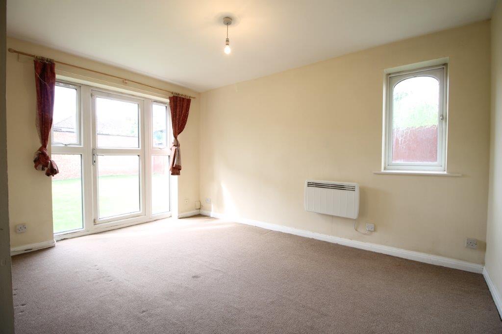 Vicarage Close, Northolt UB5 1 bed flat £1,100 pcm (£254 pw)