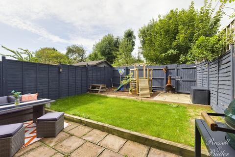 25 Bernardines Way, Buckingham, MK18 1BF
