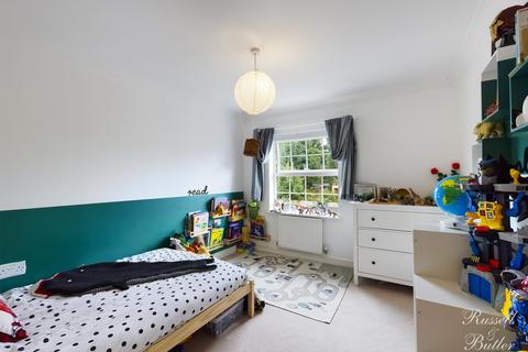 25 Bernardines Way, Buckingham, MK18 1BF