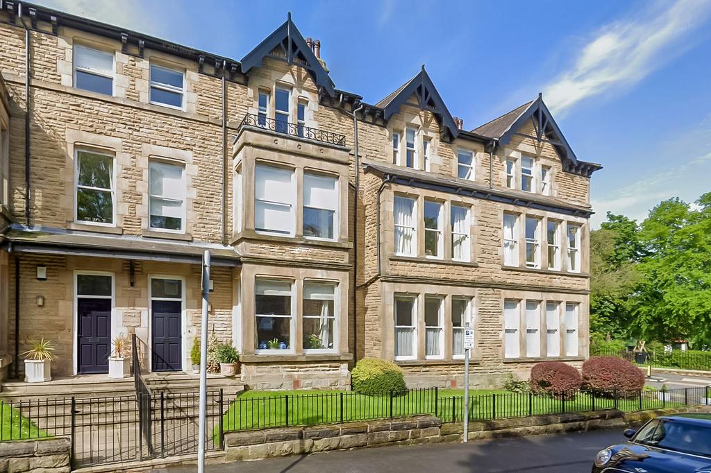 Valley Drive, Harrogate, HG2 2 bed flat for sale £310,000