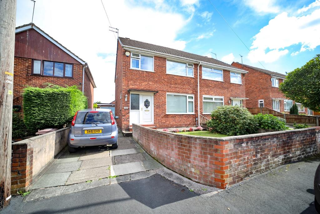 Tracy Drive, NewtonLeWillows, WA12 8PX 3 bed semidetached house £
