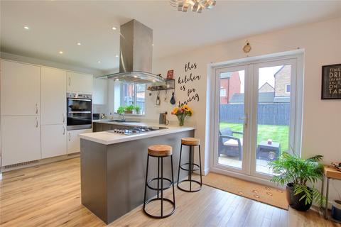 4 bedroom detached house for sale - Holt Close, Stainsby Hall Farm
