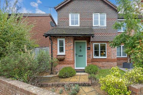 3 bedroom semi-detached house for sale - Tritton Place, Cootham