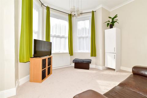 1 bedroom flat for sale, Nutfield Road, Redhill, Surrey