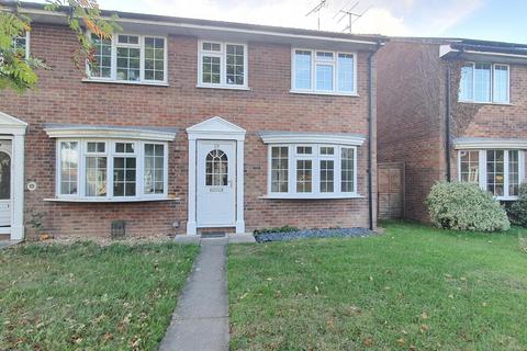 3 bedroom end of terrace house to rent, Jubilee Close, Tadley, RG26