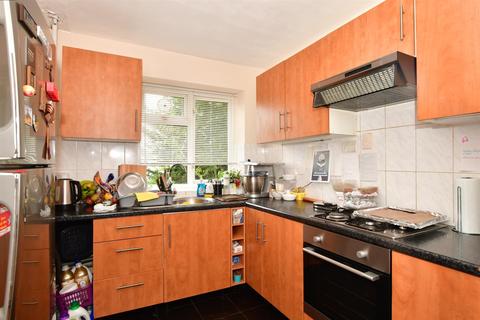 2 bedroom flat for sale - Bradfield Drive, Barking, Essex