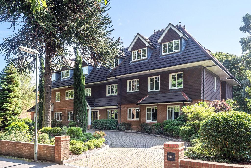 Cavendish Court, Cavendish Road, Weybridge, KT13 2 bed apartment for sale £500,000