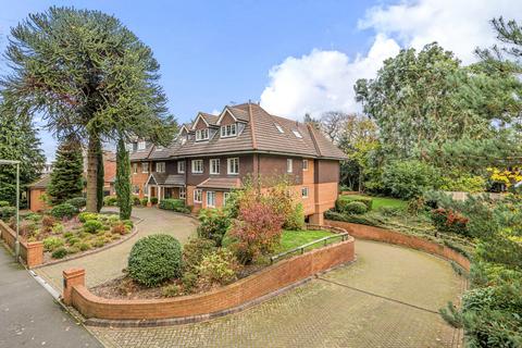 Flat 7, Cavendish Court Cavendish Road, Weybridge, KT13 0JN