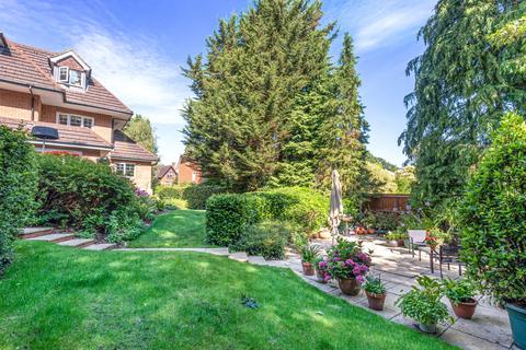 Flat 7, Cavendish Court Cavendish Road, Weybridge, KT13 0JN
