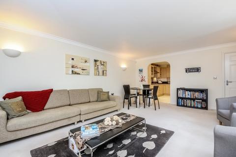 Flat 7, Cavendish Court Cavendish Road, Weybridge, KT13 0JN