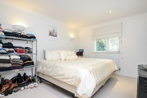 Flat 7, Cavendish Court Cavendish Road, Weybridge, KT13 0JN