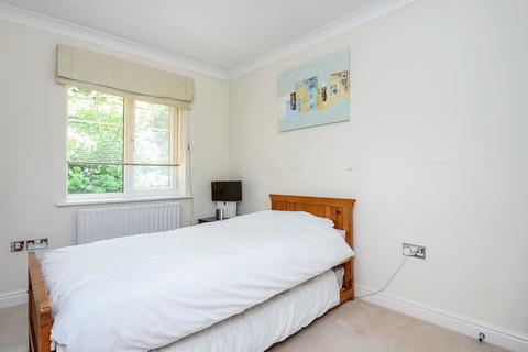Flat 7, Cavendish Court Cavendish Road, Weybridge, KT13 0JN