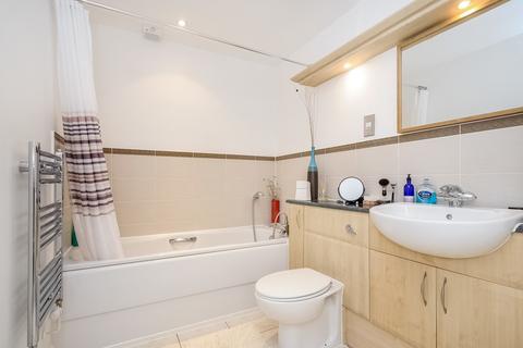 Flat 7, Cavendish Court Cavendish Road, Weybridge, KT13 0JN
