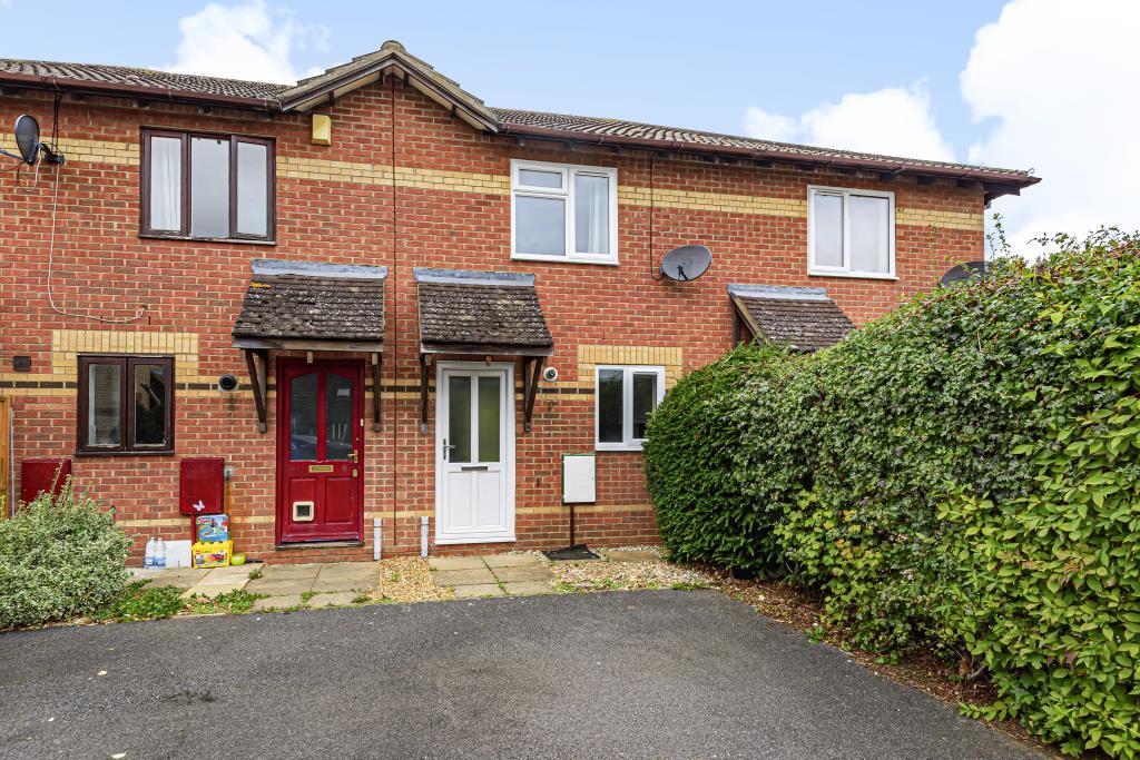 Southwold, Bicester, Oxfordshire, OX26 2 bed terraced house £250,000