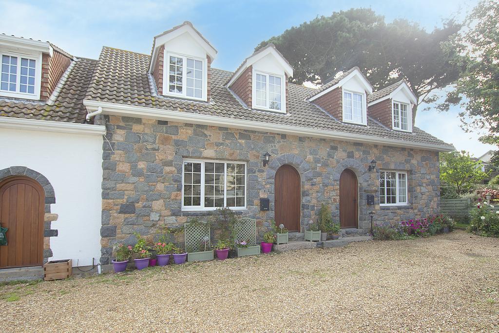 Rue des Paysans, St Pierre du Bois, Guernsey, GY7 2 bed terraced house