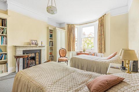 6 bedroom detached house for sale - Foyle Road, Blackheath