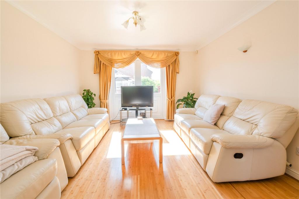 Picksley Crescent, HoltonleClay... 3 bed detached house £235,000