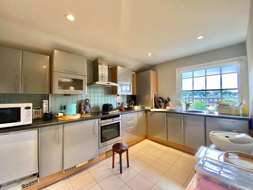 River Terrace, Henley On Thames, RG9 1 bed apartment £1,350 pcm (£312 pw)
