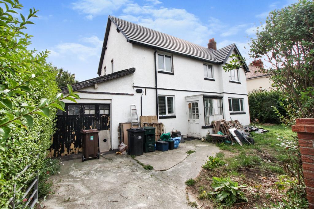 Marine Road, Pensarn, Conwy, LL22 7PS 3 bed detached house for sale £