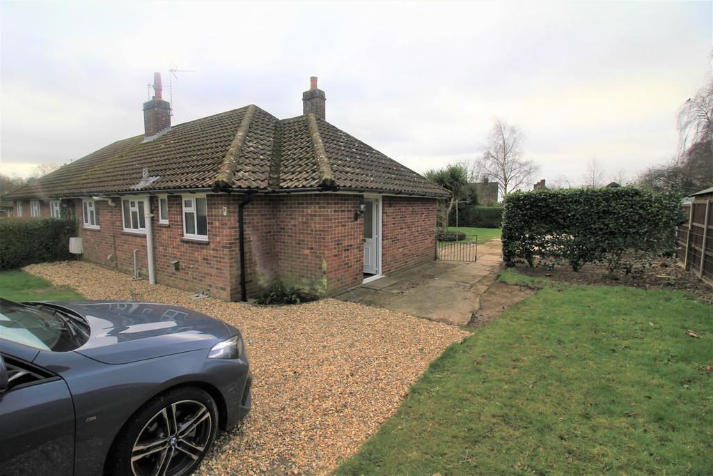 St. Andrews Close, Blofield NR13 2 bed semidetached house £825 pcm