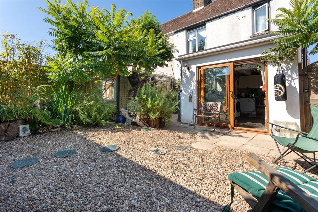Manor Close, Southwick, West Sussex... 3 bed semidetached house £475,000