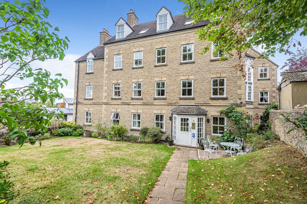 Woodstock, Oxfordshire, OX20 2 bed flat for sale £350,000