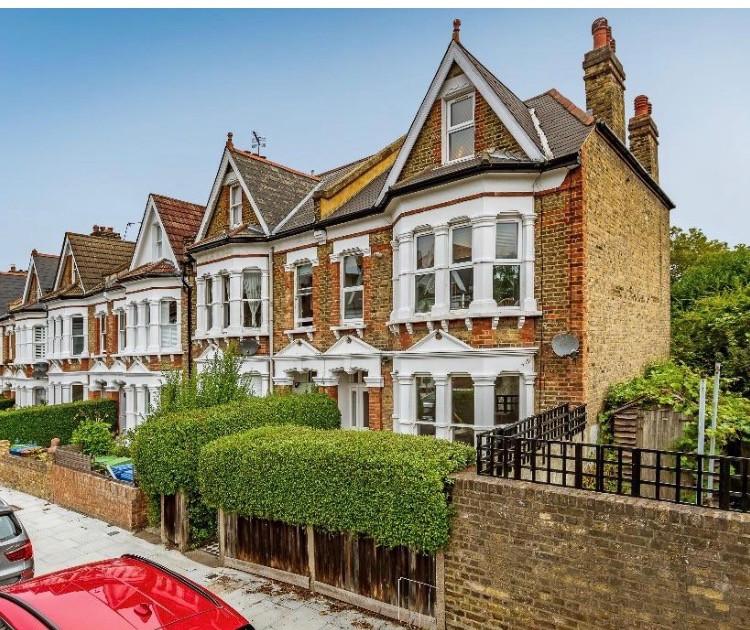 2 Wyneham Road, Herne Hill, SE24 2 bed flat £2,200 pcm (£508 pw)