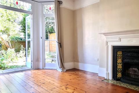 2 bedroom flat to rent, Wyneham Road, Herne Hill, SE24