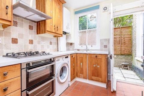 2 bedroom flat to rent, Wyneham Road, Herne Hill, SE24