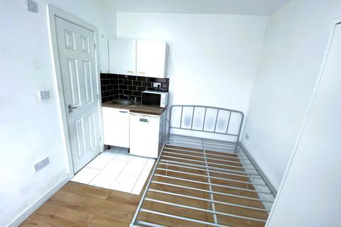 Studio to rent, Ilford Lane, Ilford IG1