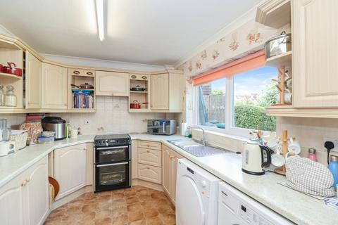4 bedroom detached house for sale - Tylers Close, Kings Langley, Herts, WD4