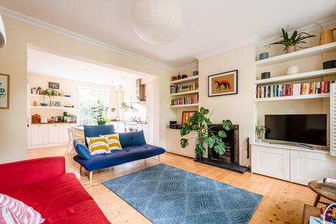 128c Lansdowne Drive, London, E8 4NF