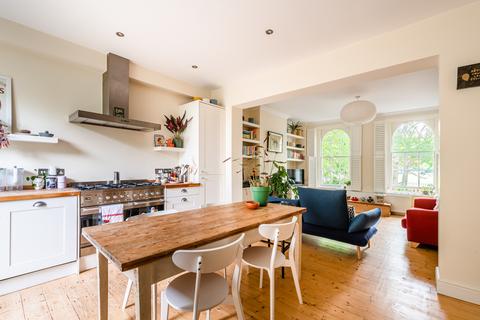 128c Lansdowne Drive, London, E8 4NF