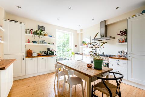 128c Lansdowne Drive, London, E8 4NF