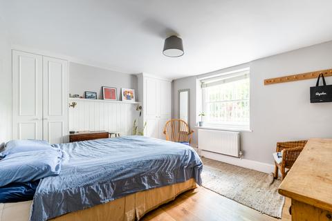 128c Lansdowne Drive, London, E8 4NF