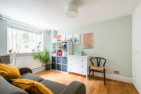 128c Lansdowne Drive, London, E8 4NF