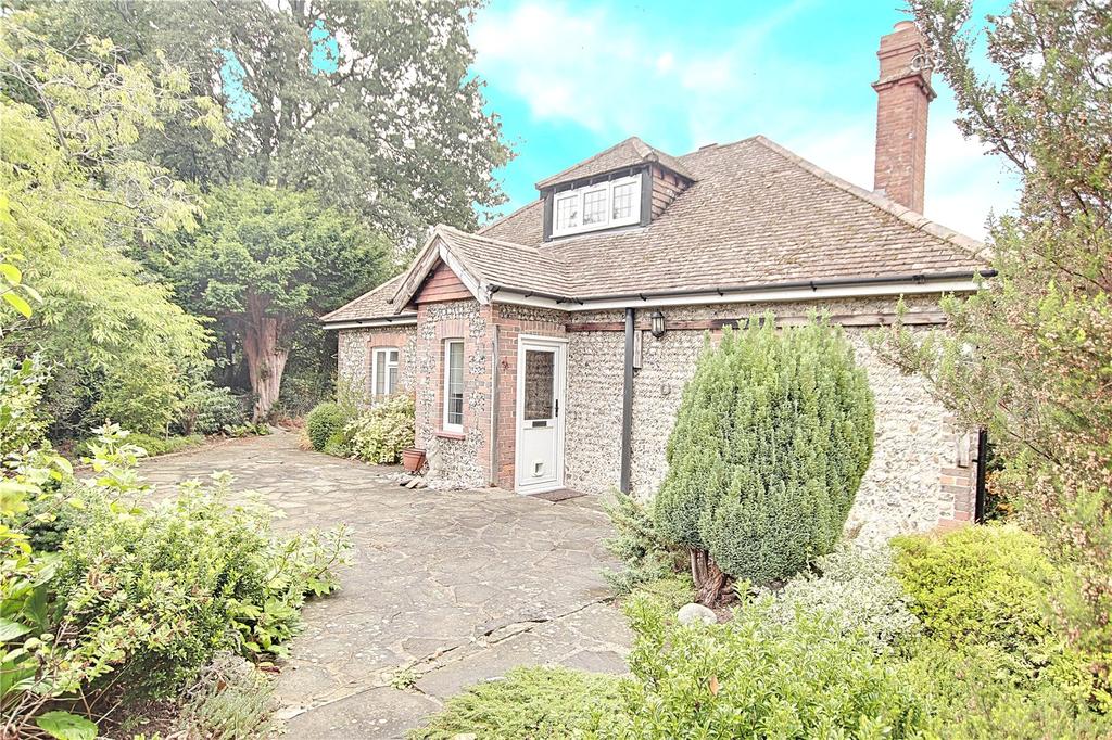 North Drive, Angmering, Littlehampton, West Sussex, BN16 3 bed bungalow