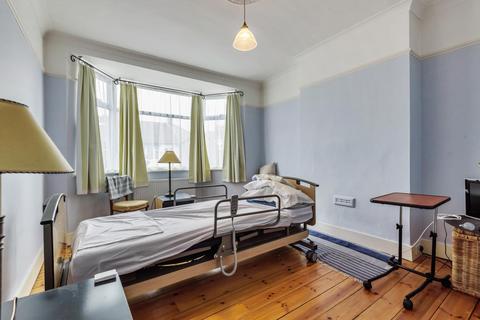 6 Bathurst Avenue, London, SW19 3AE