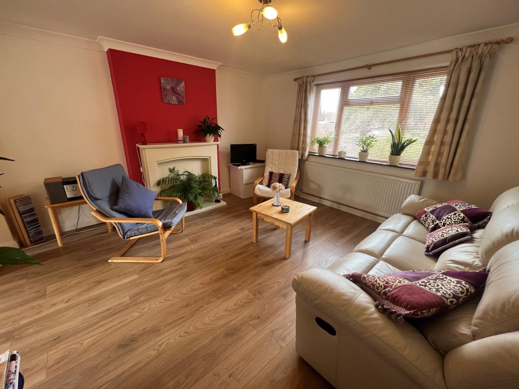 Barons Way, Egham, Surrey, TW20 3 bed end of terrace house £525,000