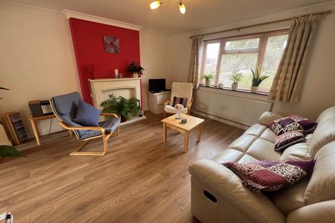 31 Barons Way, Egham, TW20 8EA