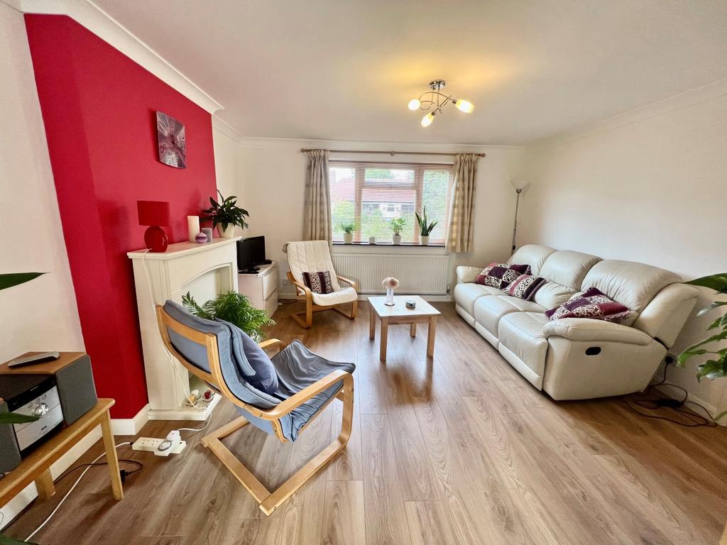 Barons Way, Egham, Surrey, TW20 3 bed end of terrace house £525,000