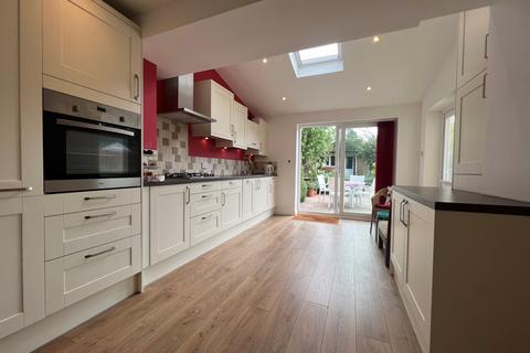 31 Barons Way, Egham, TW20 8EA