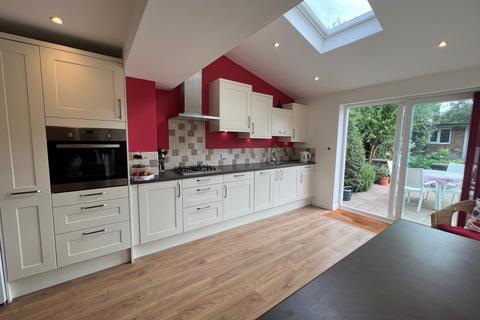 31 Barons Way, Egham, TW20 8EA