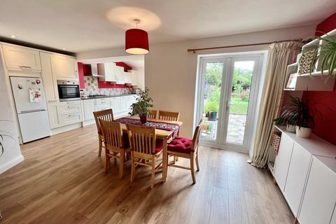 31 Barons Way, Egham, TW20 8EA