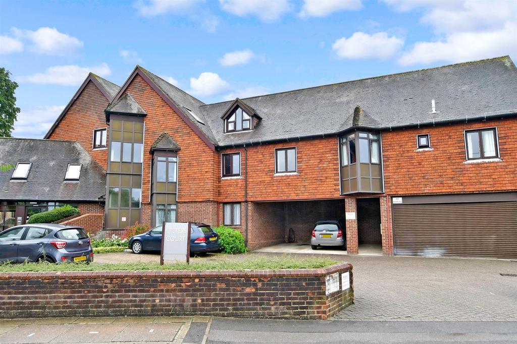 Hylton Road, Petersfield, Hampshire 2 bed flat £230,000