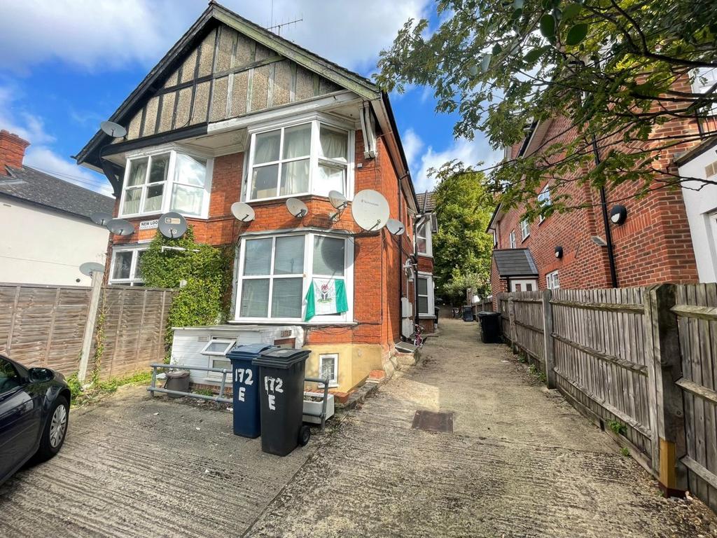 West Road, 2 bed to rent £1,100 pcm (£254 pw)